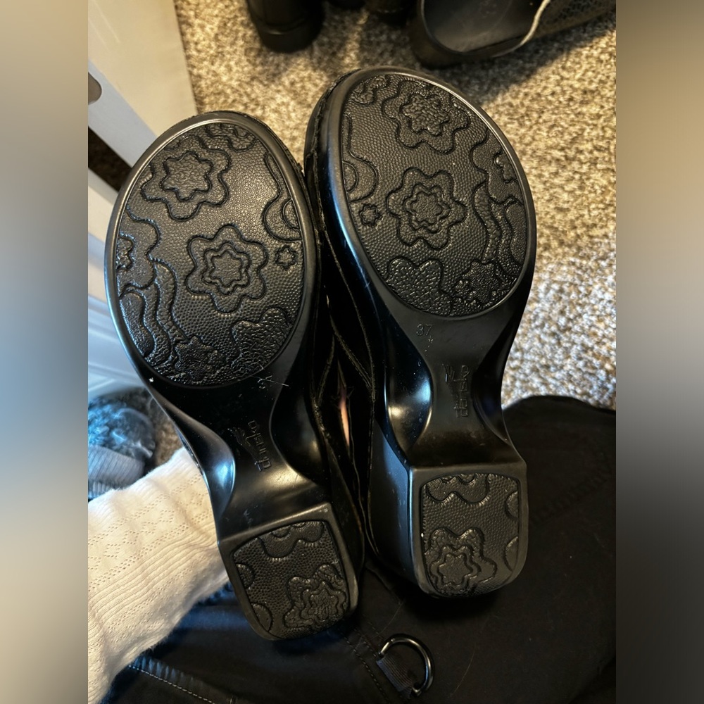 Danskos size 6 women’s